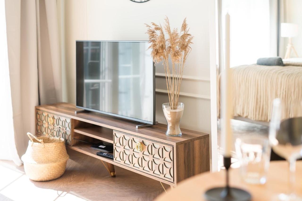 Apartment 44 *