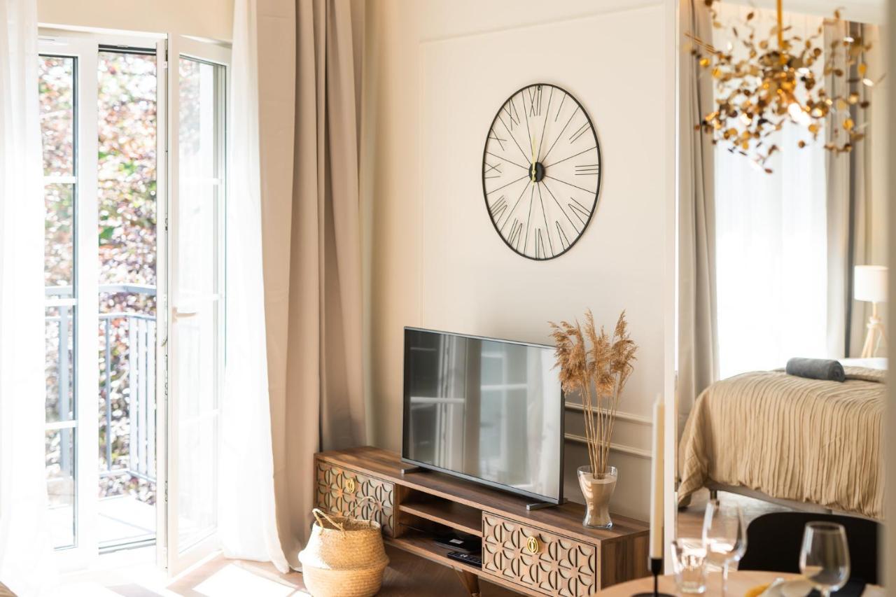 Apartment 44 *