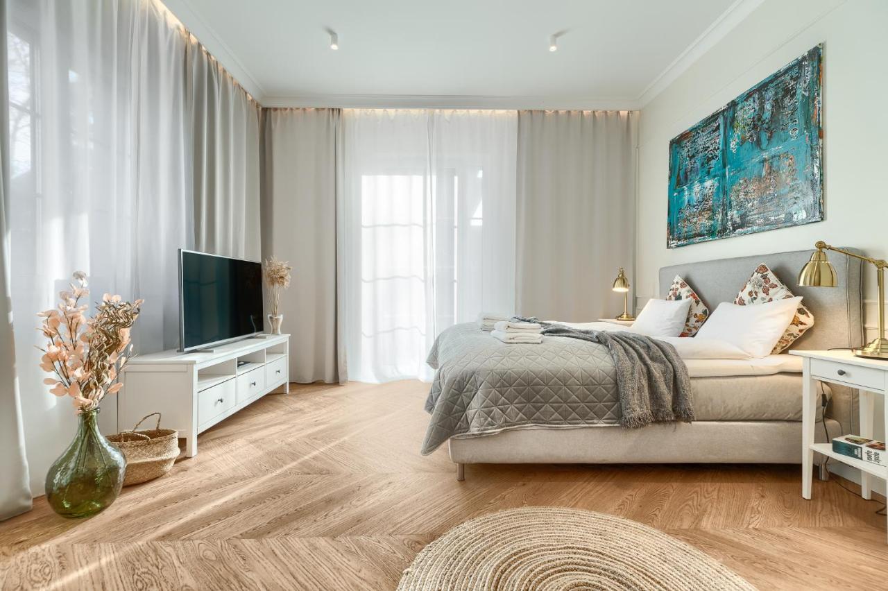 44 Apartment *